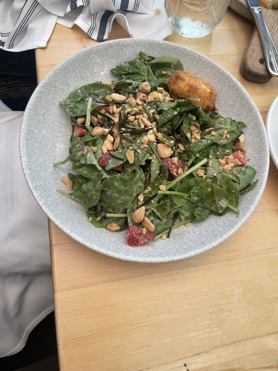 Strawberry spinach salad