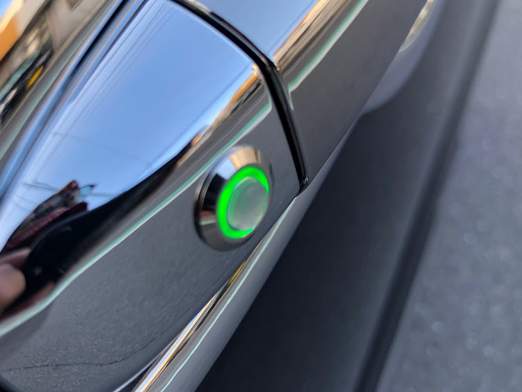 オデッセイのポチガー取り付け・ポチガーは開け閉め出来ます❗・電気系は苦手です・ポチガー設置に関するカスタム事例の投稿画像6枚目