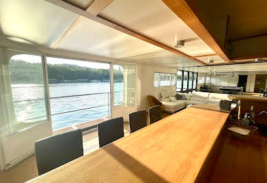 Houseboat 5