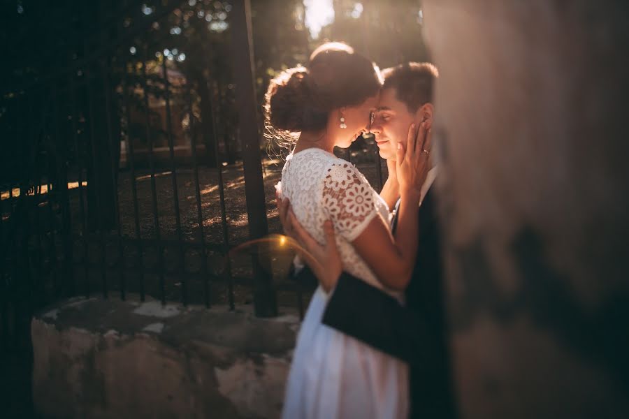 Fotógrafo de casamento Dima Zaburunnov (zaburunnov). Foto de 3 de janeiro 2016