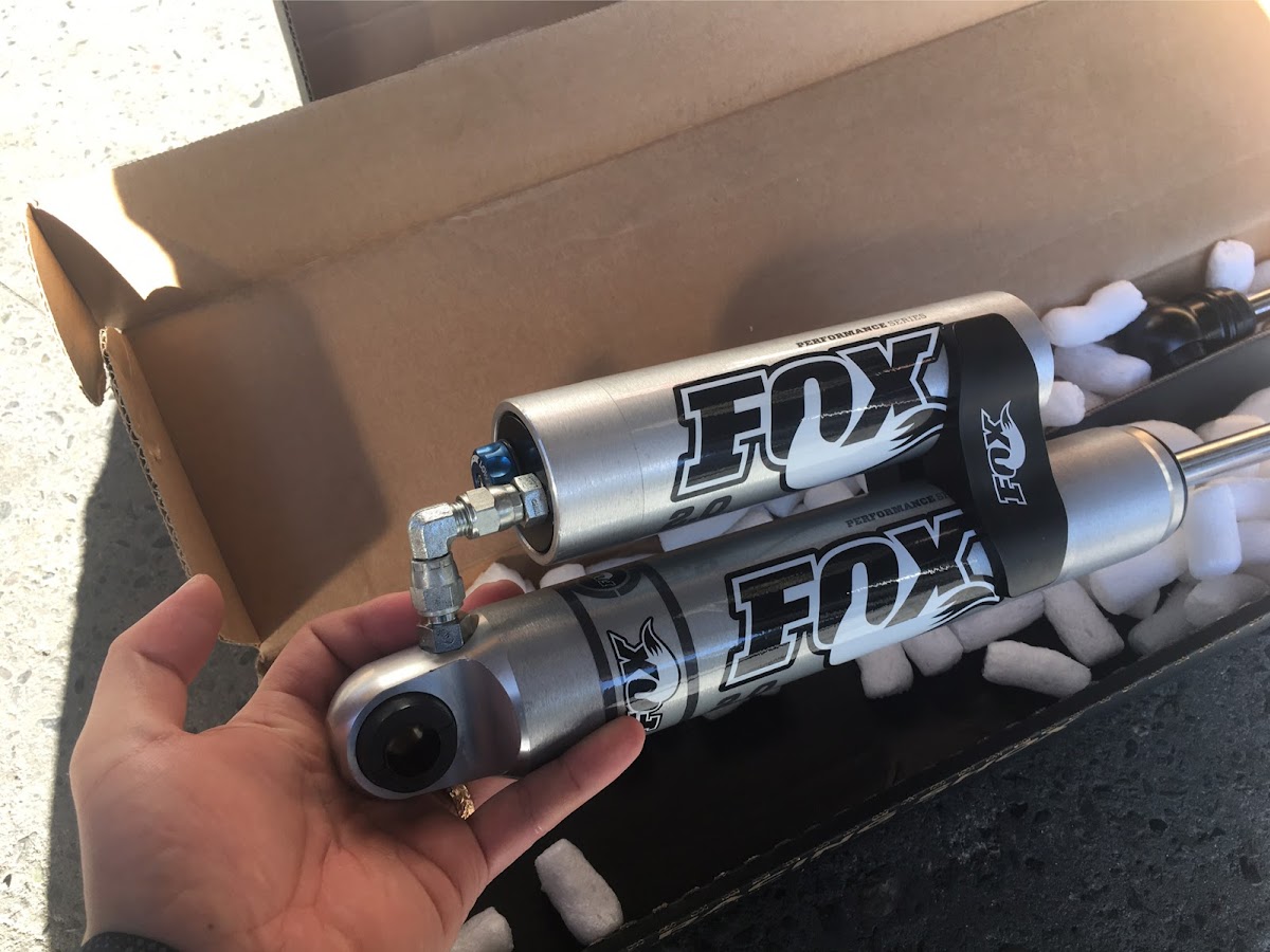 ハイエース の愛車紹介 ハイエース ｆｏｘショック Fox Racing Shox サンライズマッキーに関するカスタム メンテナンスの投稿画像 車のカスタム情報はcartune