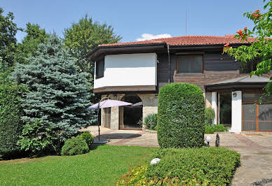 House with garden and terrace 9