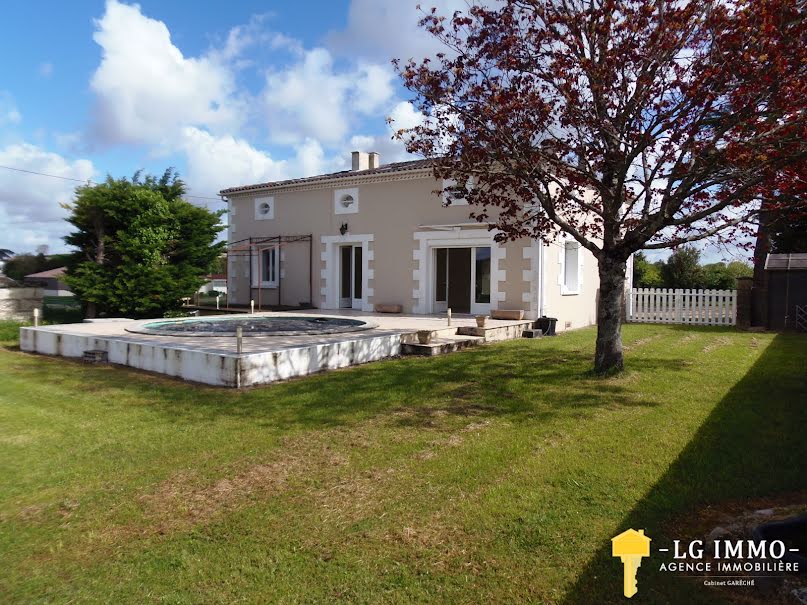 Vente maison 6 pièces 232 m² à Saint-Fort-sur-Gironde (17240), 299 999 €