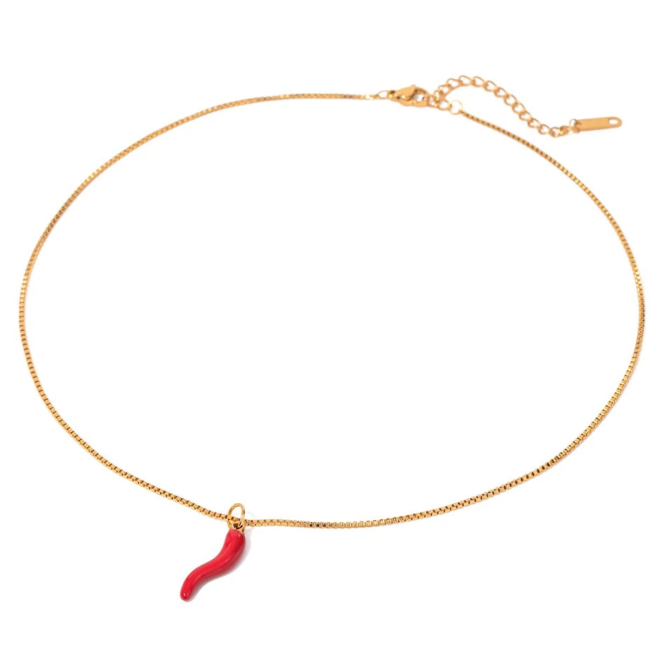 Pendentif piment rouge à gouttes d'huile en acier inoxydable plaqué or 18K, pour un look audacieux et unique.