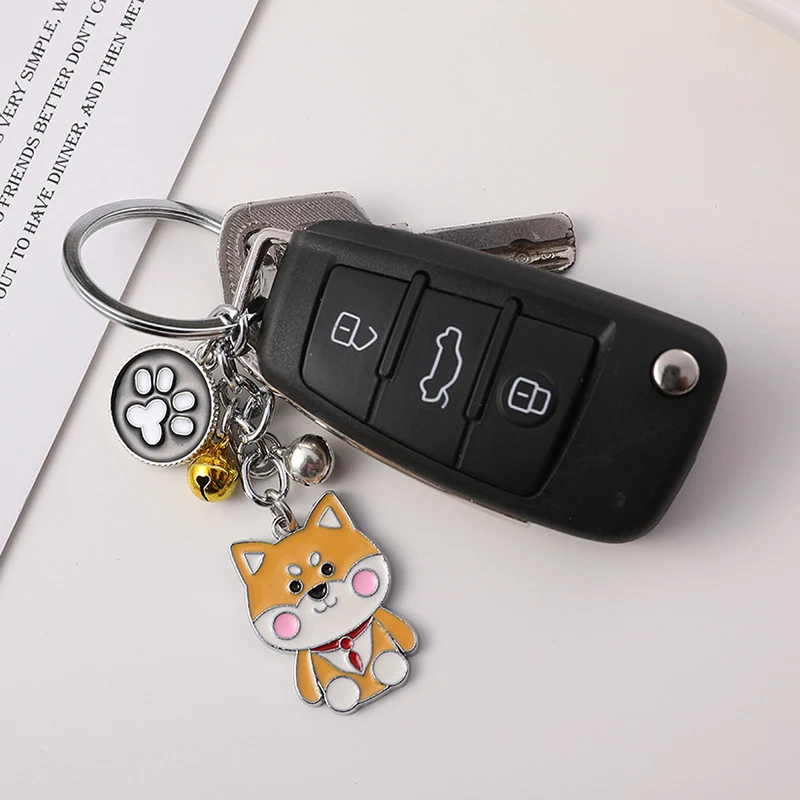 Modieuze Cartoon Shiba Inu Sleutelhanger Hanger, een schattig accessoire voor sleutels of tas, perfect cadeau voor dierenliefhebbers.