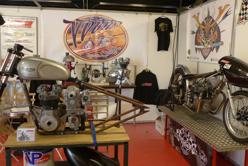 The bolide and the Drag Hagon in the Vincennes Show-Bikes organized by Moto-Legende in 2016.