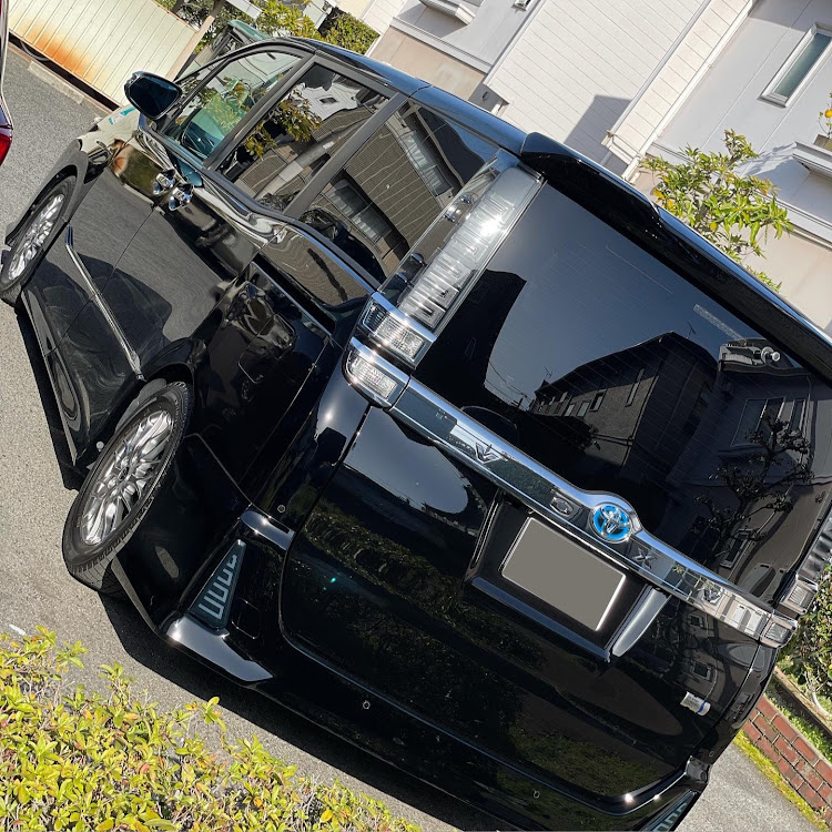 ヴォクシーの黒を綺麗に乗る・大人シンプルスタイル・洗車が最大のカスタム・ヌルテカ・洗車オタクに関するカスタム事例の投稿画像1枚目