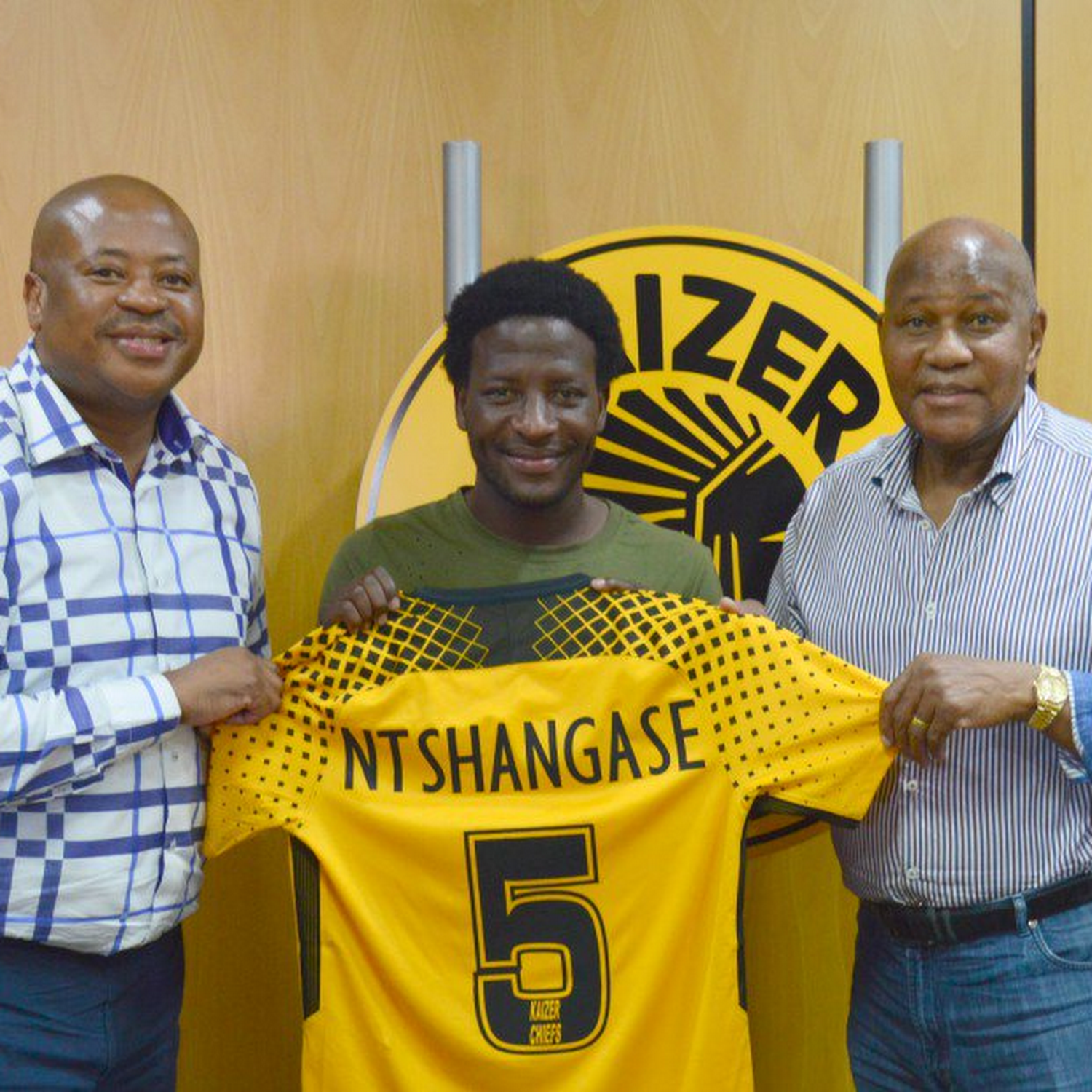 NEWS: Kaizer Chiefs Provide Billiat Update And Announce New Signings