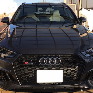 RS4 アバント B9