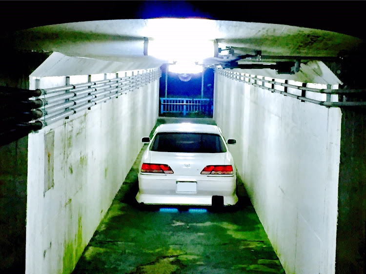 クレスタのエムズガレージ・レッドメモリー・ギアは3速にはいりっぱ。。・しばらく動かせれません・シフトレバーの根元壊れるに関するカスタム事例の投稿画像2枚目