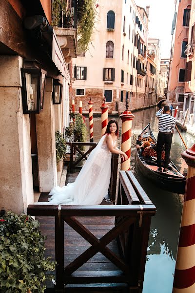 Fotógrafo de casamento Elvira Aleksandrova (ellenutelle). Foto de 24 de setembro 2019