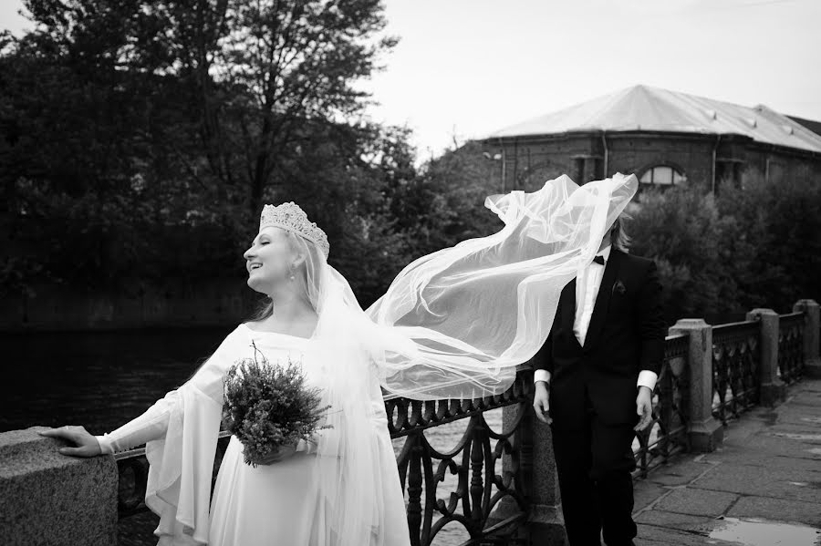 Fotógrafo de casamento Lidiya Zaychikova-Smirnova (lidismirnova). Foto de 27 de fevereiro 2014