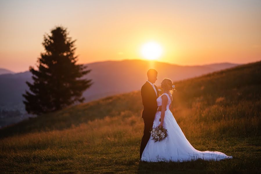 Fotógrafo de casamento Lukáš Zabystrzan (lukaszabystrz). Foto de 9 de agosto 2020