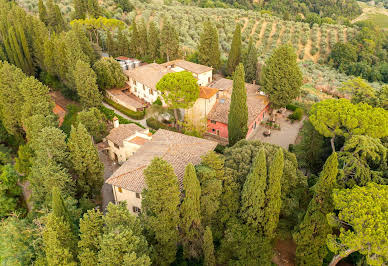 Villa with pool and garden 3