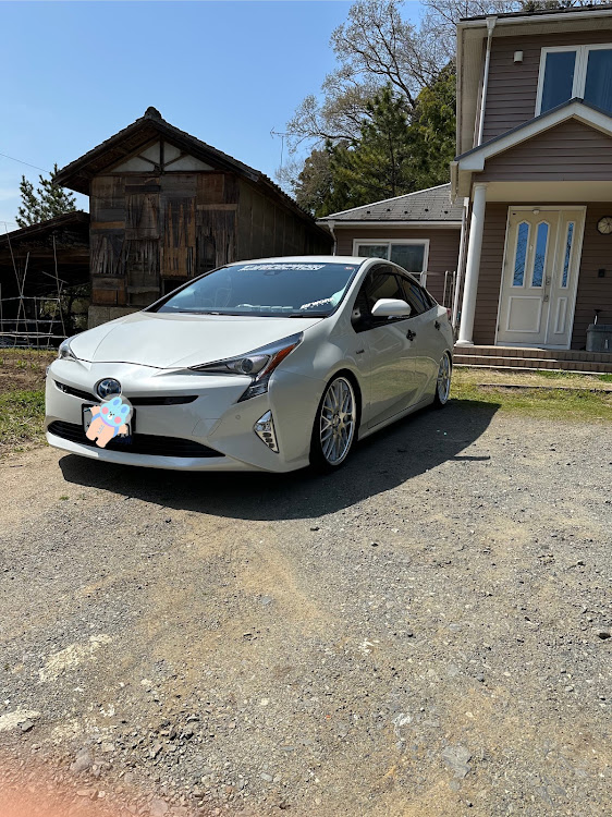 プリウスのホイール交換・車高調整・ティーセレクション・ラルグススペックS・ワーク　ランベックLM1に関するカスタム事例の投稿画像3枚目