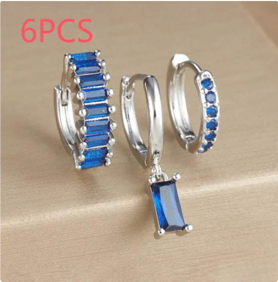 Pendientes chapados en oro con diamantes de gota de agua geométrica, elegantes y sofisticados para realzar tu belleza natural.