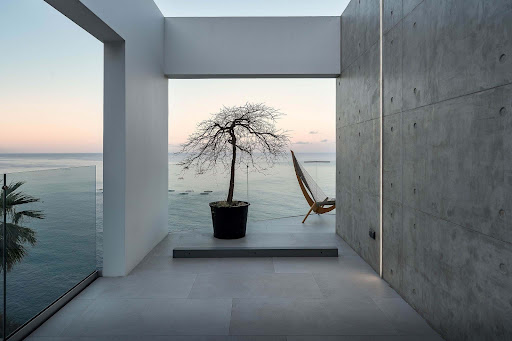 Maison contemporaine avec piscine en bord de mer 2