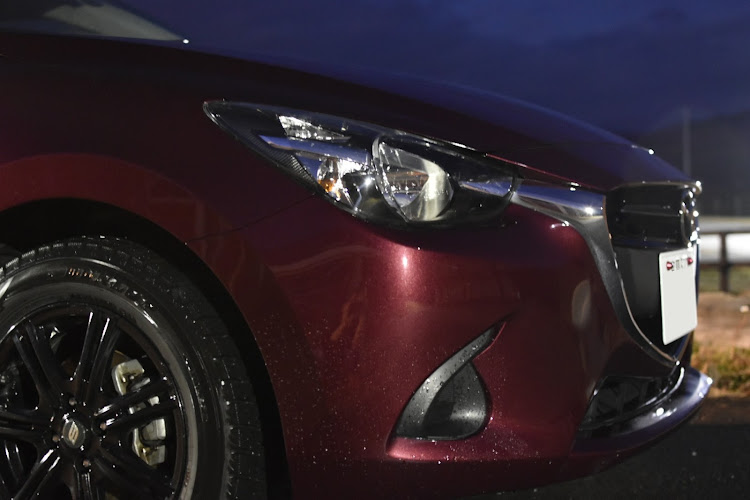 デミオの洗車・一眼レフカメラ練習中・単焦点レンズ初撮影・一眼レフカメラ初心者・バッテリーが心配に関するカスタム事例の投稿画像3枚目