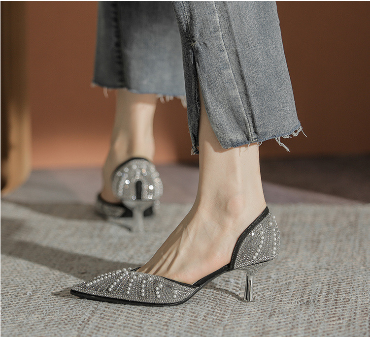 Zapatos de tacón de aguja para mujer con punta fina, pedrería y perlas. Elegancia y brillo para tus eventos especiales.
