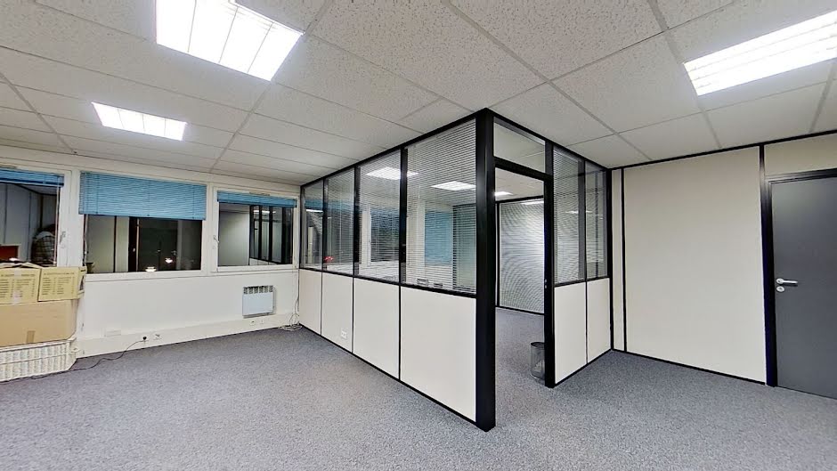 Location  locaux professionnels 2 pièces 35 m² à Bievres (91570), 343 €