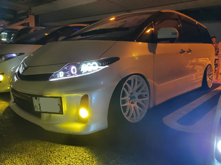エスティマのSELFISH・224produce・ヤン車・エスティマサイド出しマフラー・オフ会に関するカスタム事例の投稿画像4枚目