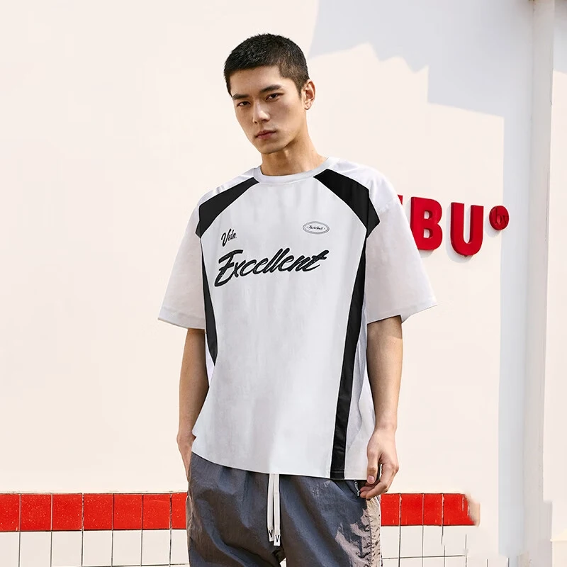 Camiseta de basquete esportiva de malha com gola redonda americana. Conforto e estilo para suas atividades esportivas e uso casual.