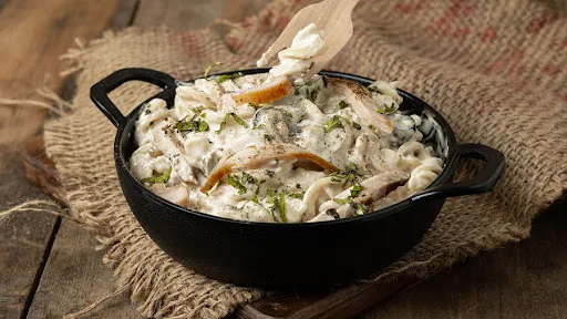 American White Sauce Pasta Non-Veg