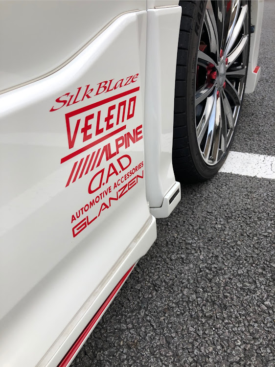 ヴォクシーのスポンサーロゴ・ヴォクシー80・カッティングステッカー・洗車・正面写真に関するカスタム事例の投稿画像3枚目