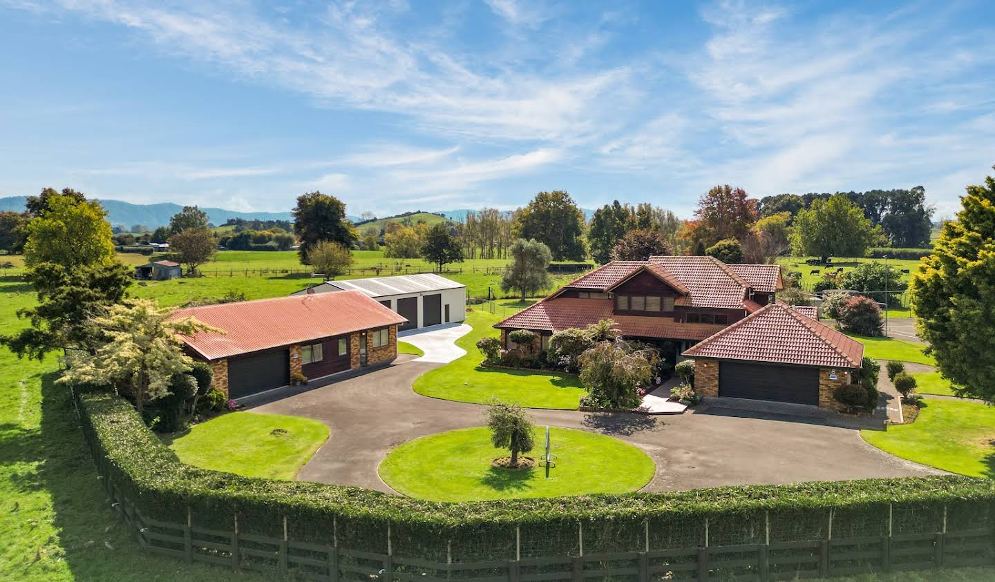 House with garden and terrace Hamilton