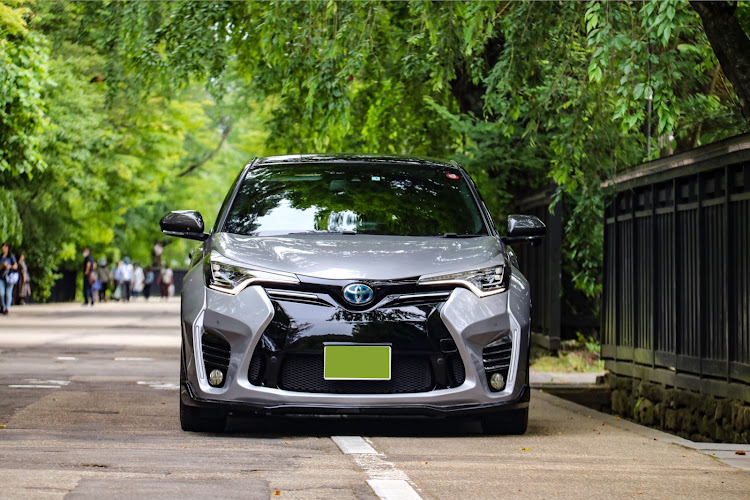 C-HRの武家屋敷通り・和の雰囲気・車高調整・大人の車高にに関するカスタム事例の投稿画像3枚目
