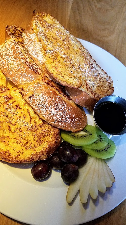 Circa 33 brunch, Cardamom French Toast with challah, Grand Marnier maple syrup, fresh fruit