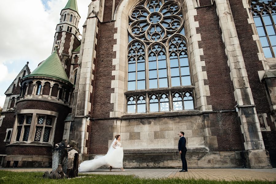 Fotografo di matrimoni Misha Danylyshyn (danylyshyn). Foto del 12 ottobre 2019