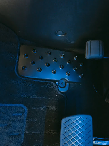 ステップワゴン Rp3のフットレスト シガーソケット増設 Lanbo カーボン ステップワゴン スパーダに関するカスタム メンテナンスの投稿画像 車のカスタム情報はcartune