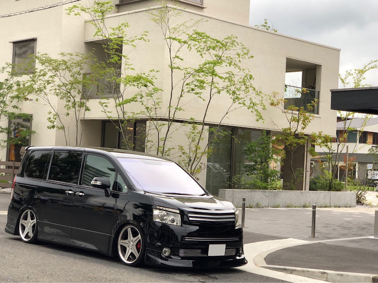 ヴォクシーのクルマのある風景・問屋町テラス・シンプルイズベスト・トヨタグラム・ドライブに関するカスタム事例の投稿画像3枚目