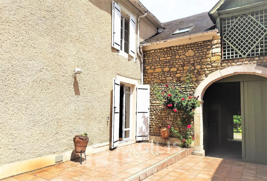 Vente maison 7 pièces 197 m² à Monein (64360), 190 000 €