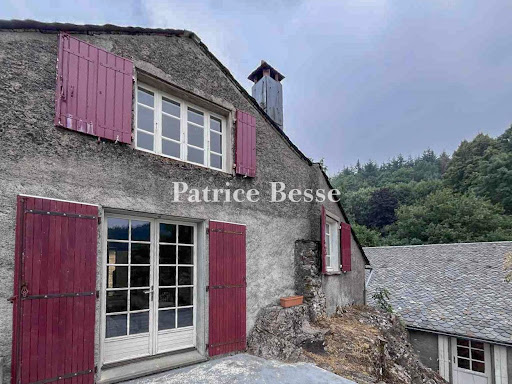 Stone house, burgundy shutters, wooded landscape in this luxury house for sale in Castres ($498,655 - 680 m²)
