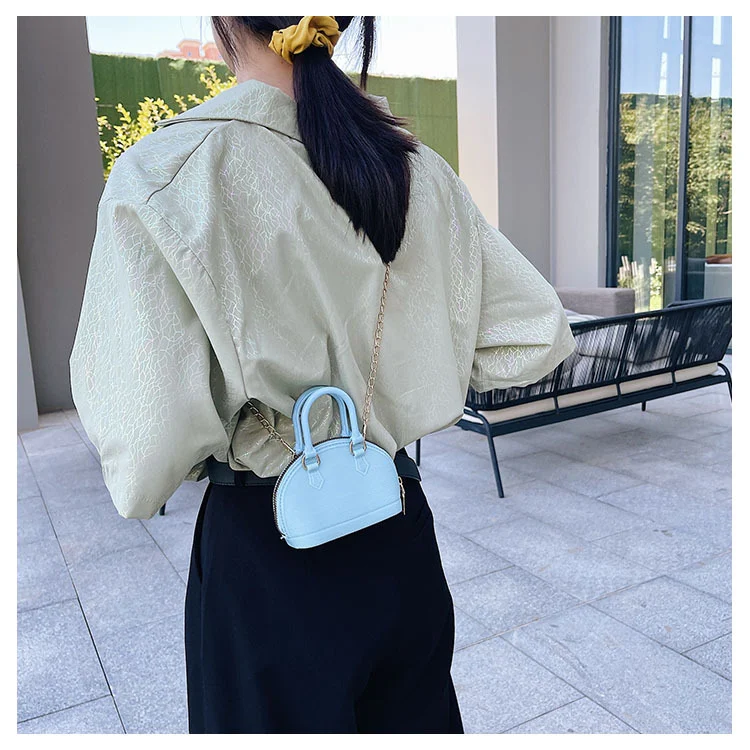 Title 39, Bolsa Feminina Shell Crossbody com Corrente Des...