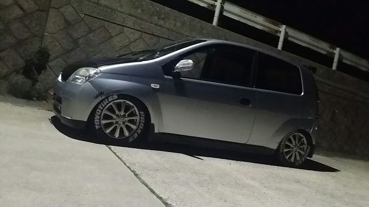ミラのボンネット塗装・ＤＩＹ作業・ホワイトレター大事・港へドライブ🚘に関するカスタム事例の投稿画像5枚目