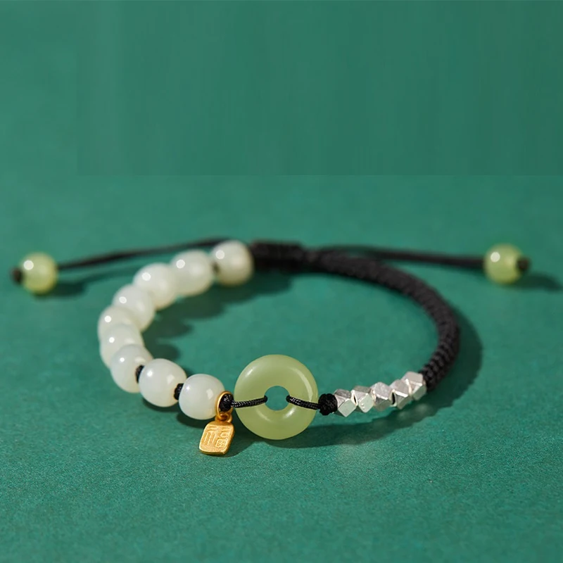 Tkana bransoletka z klamrą bezpieczeństwa z jadeitu Hetian, ochrona i szczęście. Elegancki amulet dla codziennego dobrego samopoczucia i bezpieczeństwa.