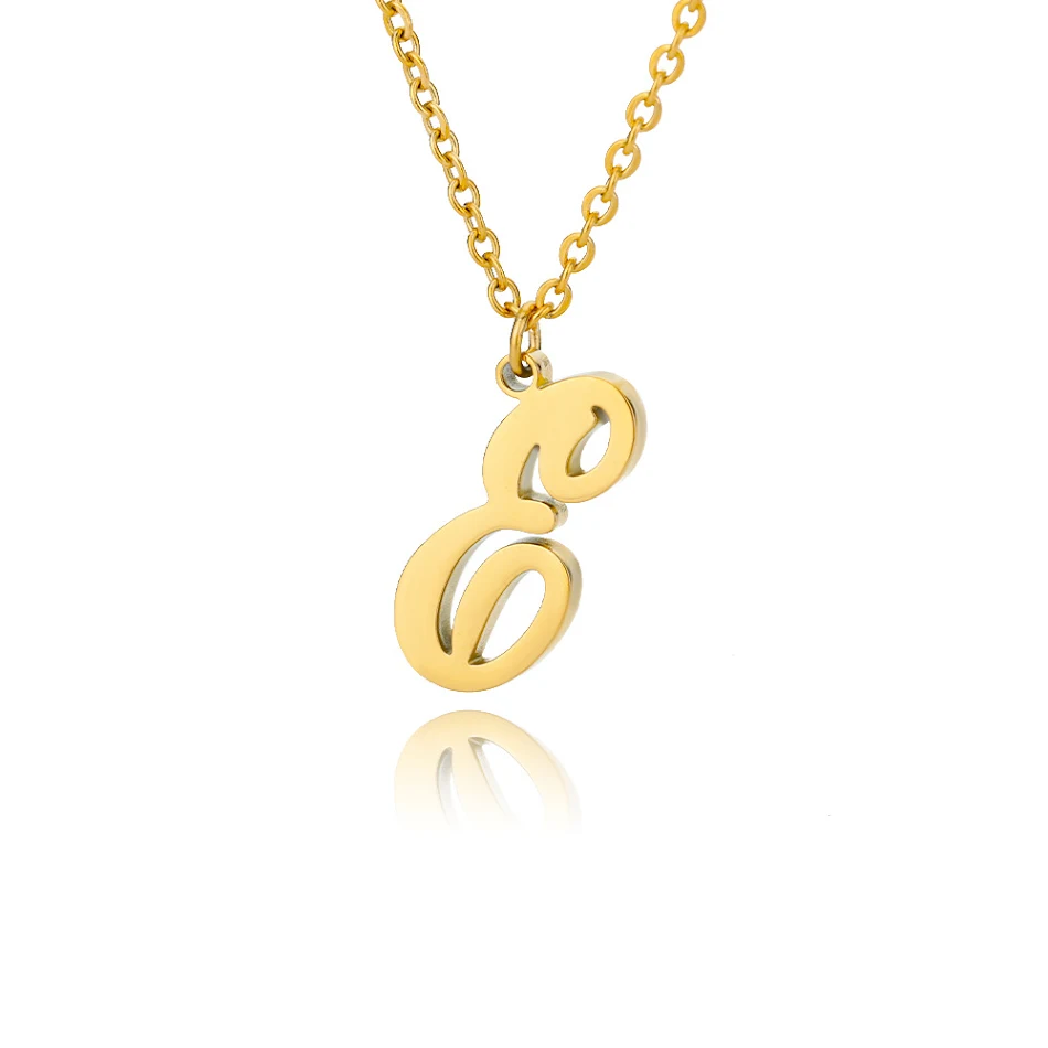 Collier avec 26 lettres de l'alphabet anglais en acier inoxydable. Un cadeau personnalisé durable pour exprimer votre nom ou initiales.
