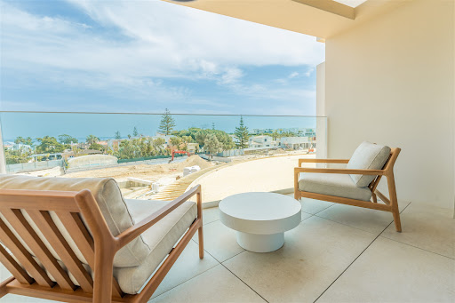 Appartement contemporain avec terrasse et piscine 3