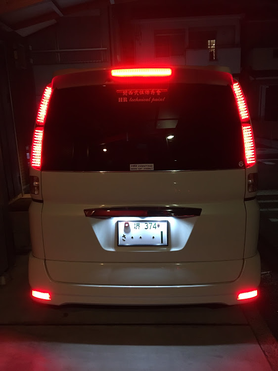 セレナのテール紹介・25セレナ・下げMAXテール・シャインテール・LEDテールに関するカスタム事例の投稿画像2枚目