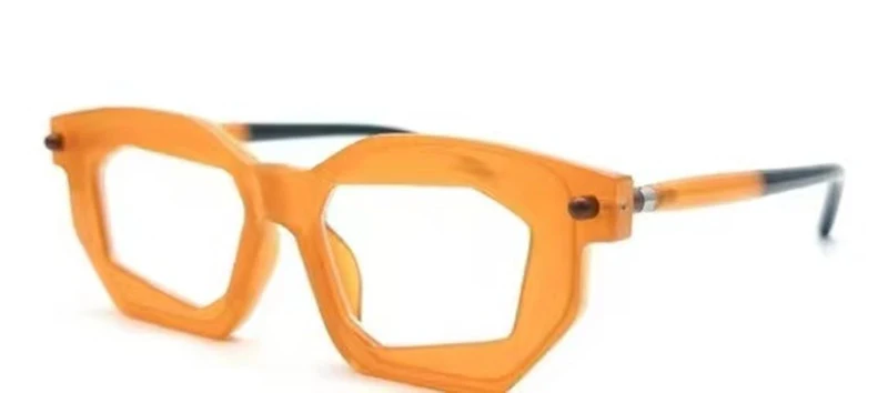 Gepersonaliseerde zonnebril retro stijl kleine montuur. Bescherm je ogen met stijl en geniet van een trendy en unieke look.