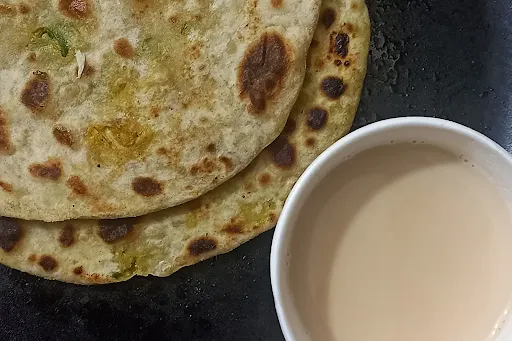 Desi Chaye With Paneer Pyaaz Paratha [Serves 2]