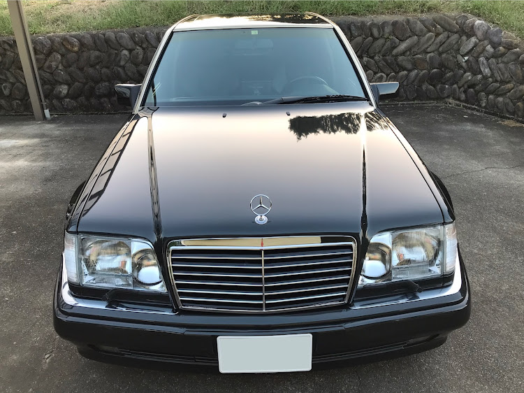 パーツメルセデスベンツ　W124  右  純正　 Eクラス　ヘッドライトレンズ