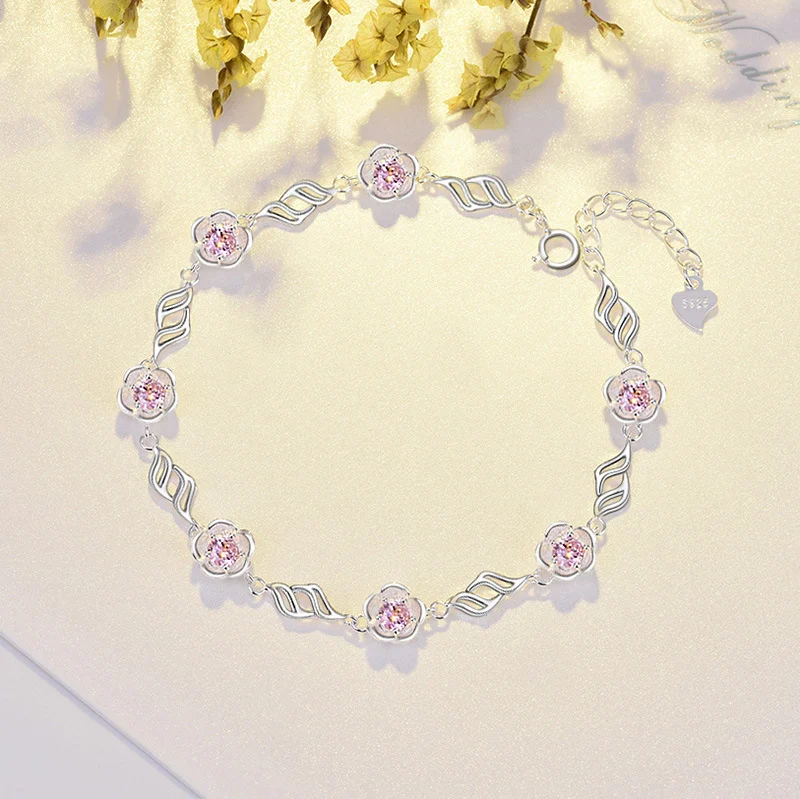 Pulseira feminina de prata S925 com flor de pêssego. Design simples e elegante. Um acessório perfeito para complementar seu visual.