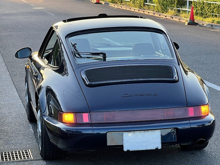 911 クーペの愛車のお尻はこんな感じ・ミッドナイトブルーメタリック・frogeye・ポルシェ964・RUF SCRに関するカスタム事例の投稿画像1枚目