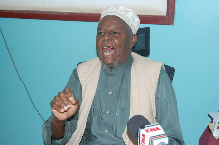 Kenya National Farmers’ Federation [KENAFF] vice chair Dubat Amey (right), addressing the press in Garissa town. He has urged iirrigation farmers along the river Tana in Garissa county to make use of the website to obtain information on how to access information on market trends, new technology among others in the midst of Covid-19 pandemic.