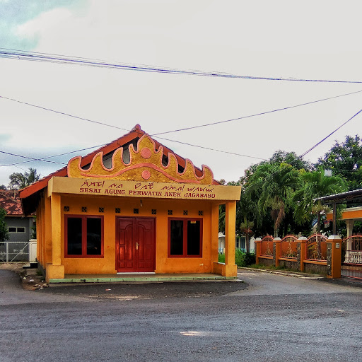 Rumah Adat Sesat Agung and Masjid Miftahul Jannah