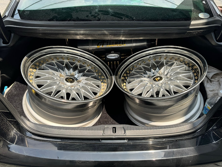 LSのホイール交換・BBS コレクション・100mmリム・必殺360°削りに関するカスタム事例の投稿画像4枚目